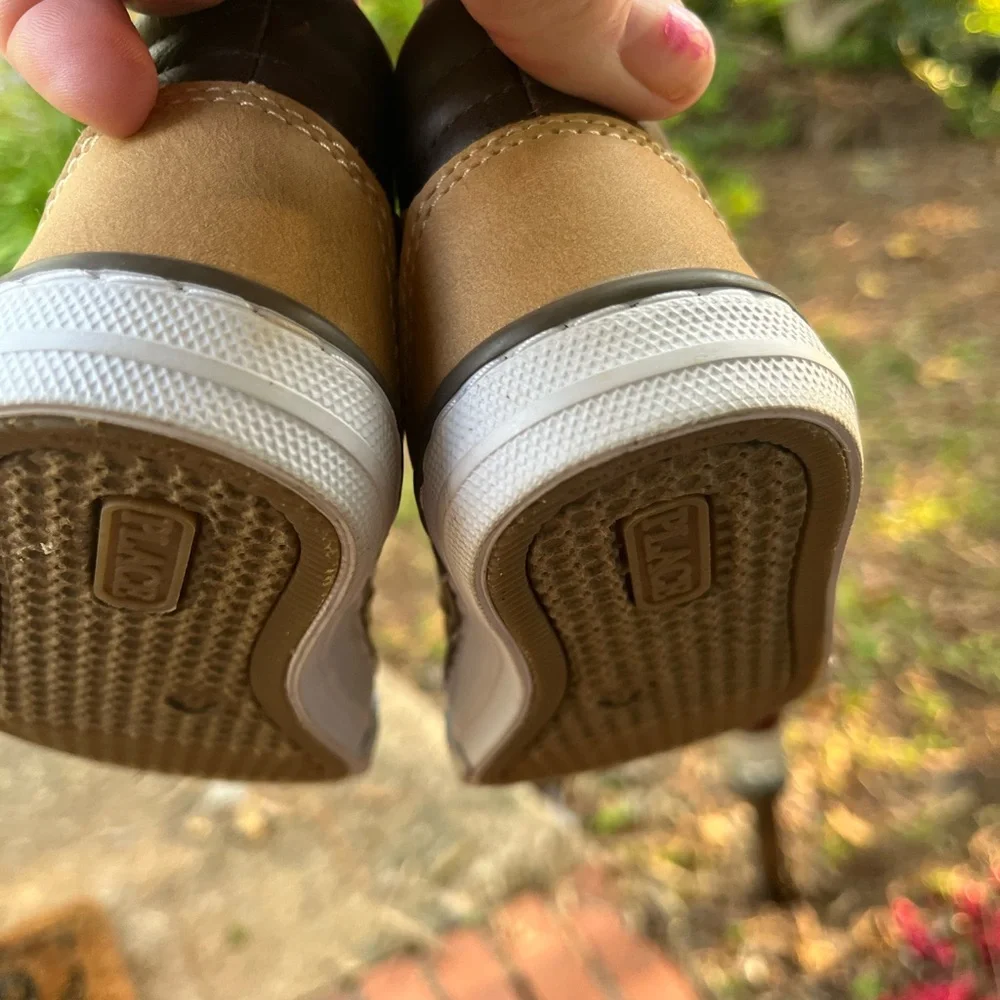 🆕 The Children’s Place Kids Tan High-Top Sneaker boot 5
